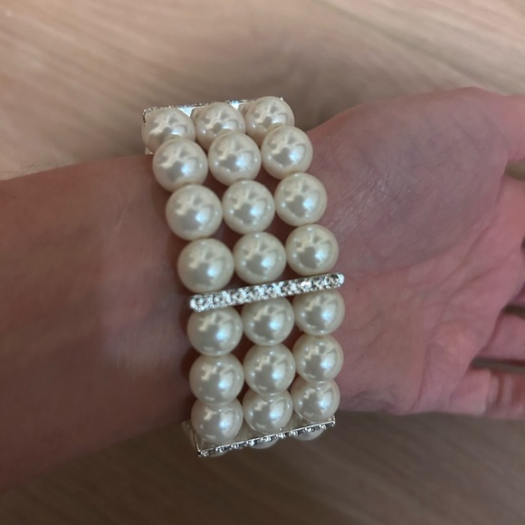 Women’s faux pearl Bridal bracelet - Picture 5 of 5